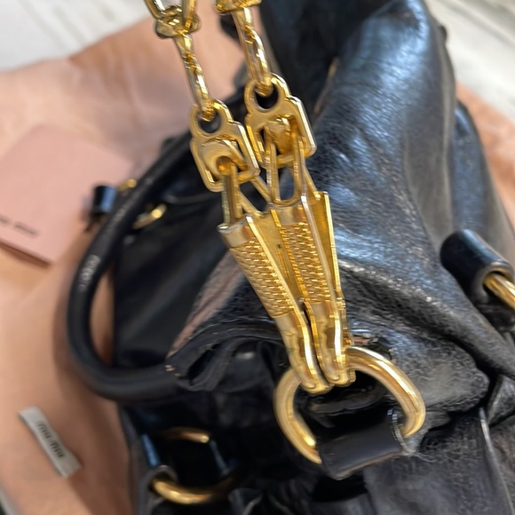 Miu Miu Bow Vitello Bag in Black w/ gold hardware - Picture 4 of 15